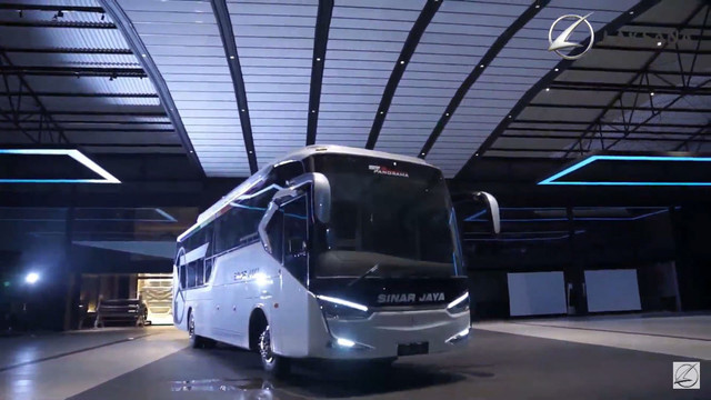 Karoseri Laksana meluncurkan produk terbaru Legacy SR2 Suite Combi secara virtual di Ungaran, Jawa Tengah (19/4/2022). Foto: YouTube/laksanabus