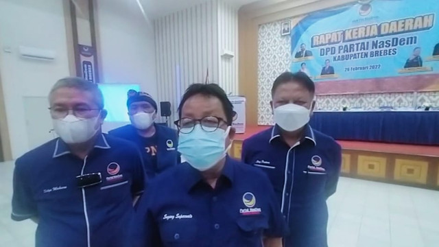 Ketua Teritorial Pemenangan Pemilu Jawa III/Jawa Tengah/DIY DPP Partai NasDem Sugeng Suparwoto usai menghadiri Rapat Kerja Daerah (Rakerda) Partai NasDem Kabupaten Brebes di Aula Amarta Hotel Dedy Jaya Brebes, Sabtu (26/2/2022). 