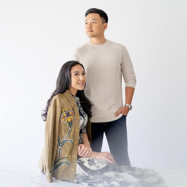 Potret Prewedding Putri Tanjung dan Guinandra Jatikusumo. Foto: Instagram/@putri_tanjung, @theleonardi, @indraleonardi