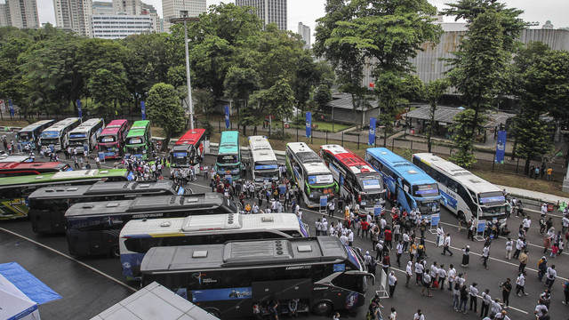 Suasana Mudik Aman Mudik Sehat Bersama BUMN 2022 di kawasan Gelora Bung Karno (GBK), Senayan, Jakarta, Rabu (27/4/2022). Foto: Dhemas Reviyanto/ANTARA FOTO