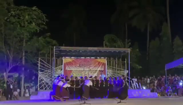 Tarian Lebe, salah satu tarian di budaya Adonara yang nyaris hilang yang dilestarikan kembali oleh sanggar seni Nuba Telo. Foto : Istimewa