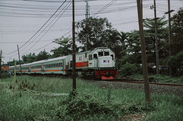 Ilustrasi kereta api Bandara Pandang tahun 2022. Foto: unsplash.com/tuyuloveu