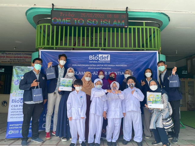 Biodef Natural Protection part of Paragon Corp menggelar CSR di SD Al Azhar Pontianak. Foto: Dok Paragon Corp