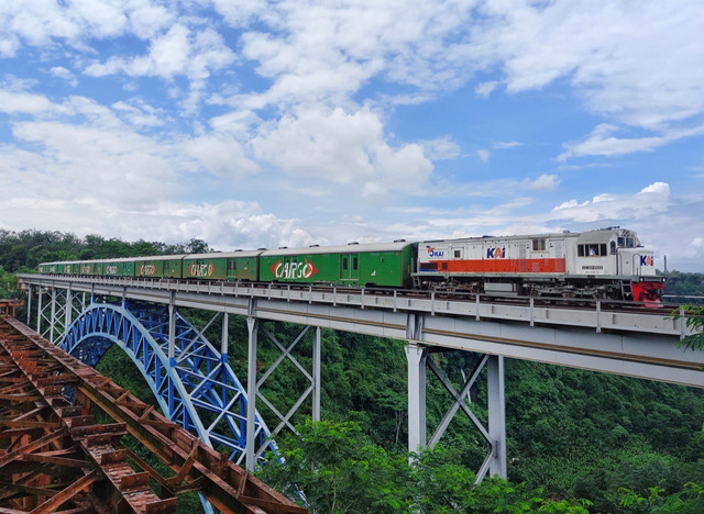 Kereta Api Angkutan Barang. Foto: Dok. KAI