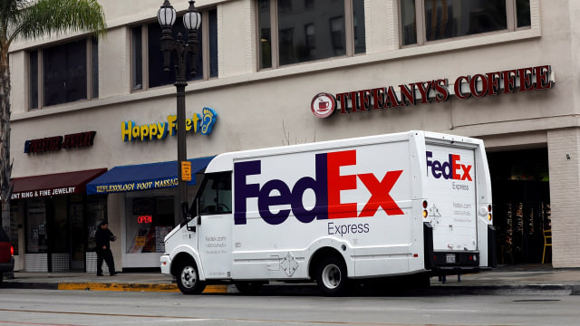 Layanan pengiriman barang, FedEx. Foto: Mario Anzuoni/Reuters