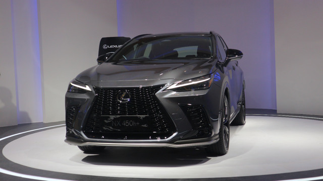 Lexus NX 450h+ plug-in hybrid electric vehicle (PHEV). Foto: Ghulam Muhammad Nayazri / kumparanOTO