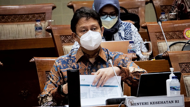 Menteri Kesehatan Budi Gunadi Sadikin mengikuti rapat kerja dan rapat dengar pendapat dengan Ketua Komite Penanganan COVID-19 dan Pemulihan Ekonomi Nasional (KPCPEN) di Komisi IX DPR RI, Jakarta, Rabu (23/3/2022). Foto: Jamal Ramadhan/kumparan