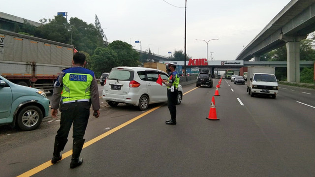 Contraflow di KM 47- KM 70 Tol Cikampek, Rabu (27/4/2022). Foto: Jasa Marga