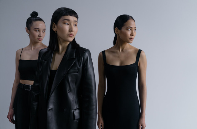 Perpaduan Warna Hitam dengan 5 Warna Cerah. Foto: pexels