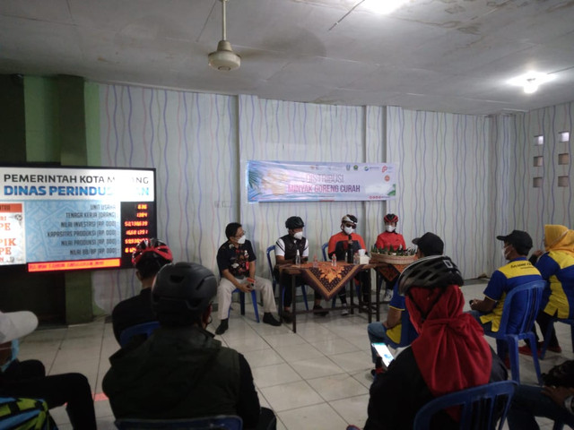Wali Kota Malang Sutiaji saat memberikan arahan terkait pendistribusian minyak goreng curah. Foto : Feni Yusnia