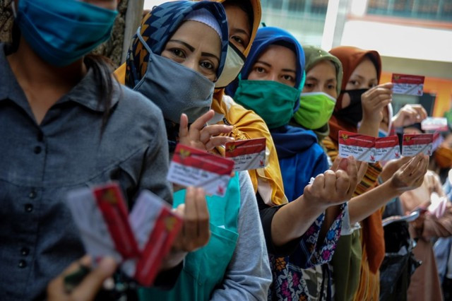 Ilustrasi Cara Cek Saldo Kartu Keluarga Sejahtera (KKS) 2022. Foto: ANTARA FOTO/Raisan Al Farisi
