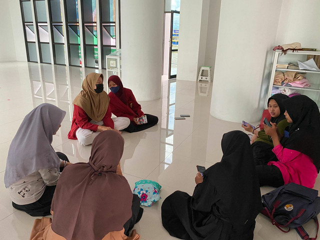Proses pembelajaran conversation. (Sumber : PDD KKN MH 005 UMY).