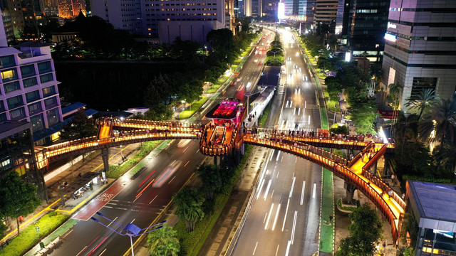 Foto udara Jembatan Penyeberangan Orang (JPO) Pinisi di Jalan Jenderal Sudirman, Jakarta, Sabtu (12/3/2022). Foto: Aditya Pradana Putra/ANTARA FOTO