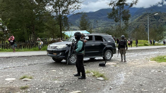 Penjagaan TNI Polri di Kota Ilaga Puncak Papua. (Foto: Humas Polda Papua) 