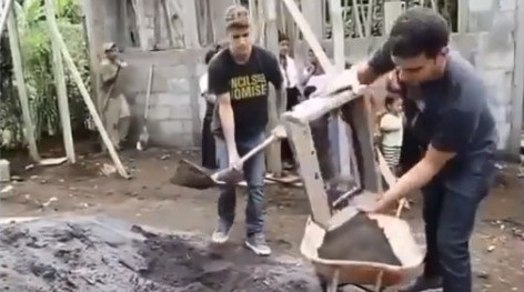 Heboh Justin Bieber pernah jadi kuli bangunan kejutkan publik dunia maya. (Foto: Twitter/@NotaboutSlyther).
