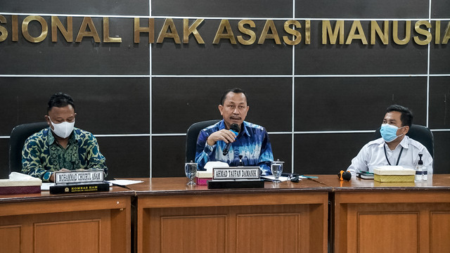 Ketua Komnas HAM RI, Ahmad Taufan Damanik menghadiri konferensi pers terkait hasil pemantauan dan penyelidikan Lapas Narkotika Klas IIA Yogyakarta. Foto: Iqbal Firdaus/kumparan