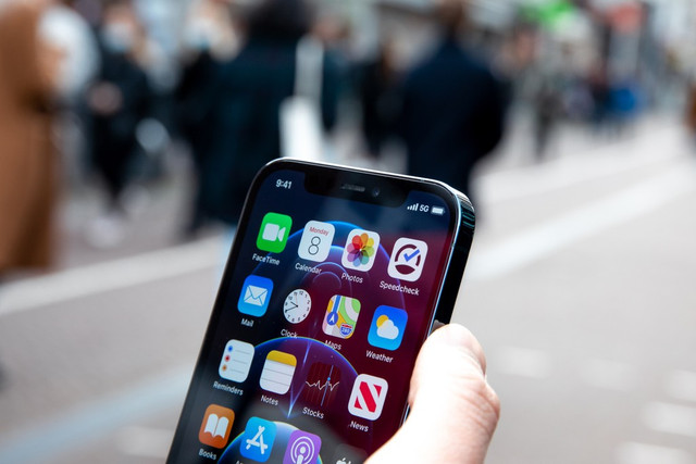 Ilustrasi iPhone. Foto: Frederik Lipfert/unsplash