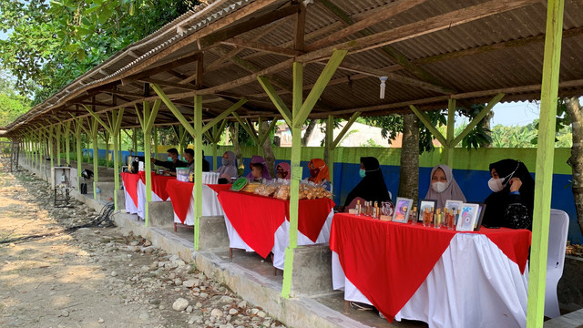 Nasabah Bank Wakaf Mikro di Pondok Pesantren Mawaridussalam, Desa Tumpatan Nibung, Deli Serdang. Foto: Dok. Istimewa