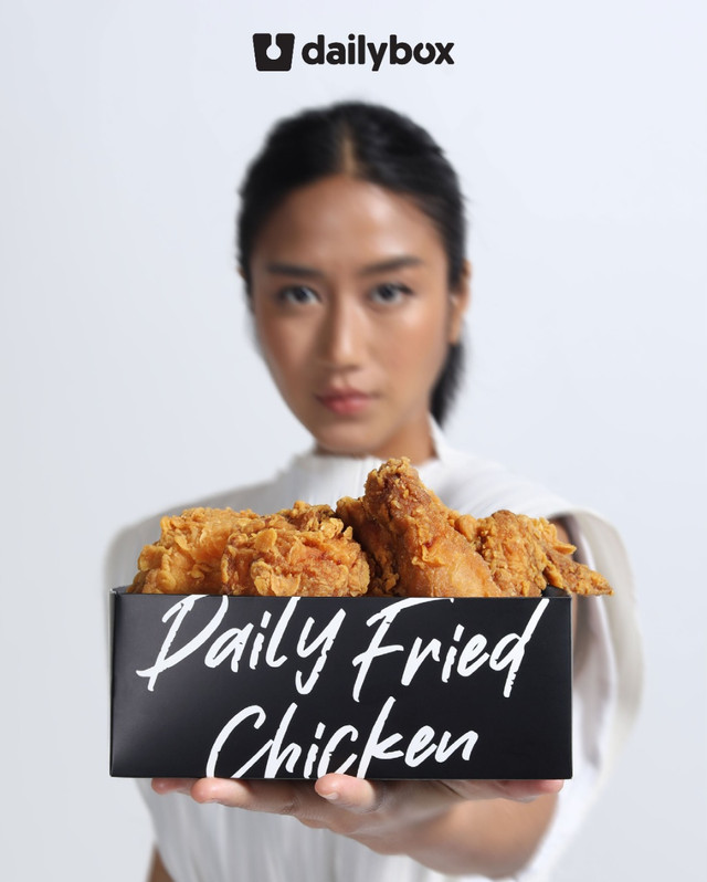 Daily fried chicken dan saus rempah ala Chef Renatta Moeloek. Foto: Dailybox