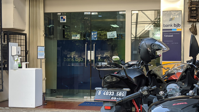 Lokasi perampokan Bank BJB, Cilandak, Jakarta Selatan, Kamis (7/4). Foto: Jonathan Devin/kumparan