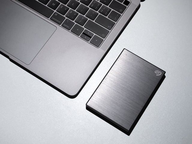Ilustrasi hardisk. Foto: Siyuan Hu/Unsplash