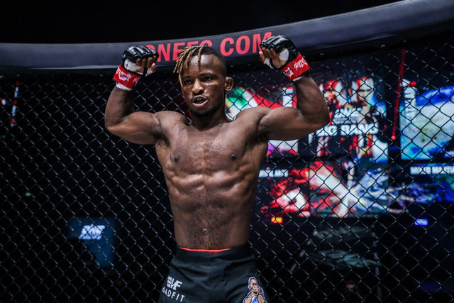 Aksi Bokang Masunyane saat berada di atas Circle. Foto: ONE Championship
