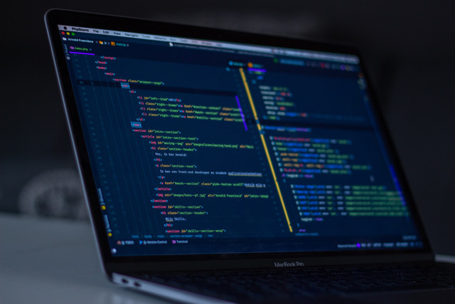 Ilustrasi Coding. Foto: Arnold Francisca via Unsplash