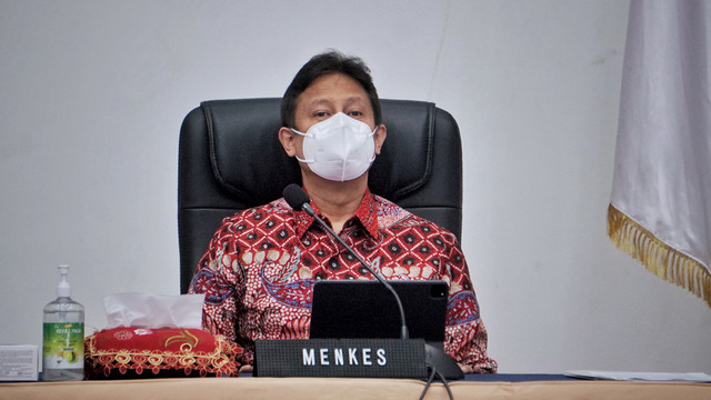 Menteri Kesehatan Budi Gunadi Sadikin gelar konferensi pers dan pemberian arahan mengenai hasil Sero Survei Nasional dan Percepatan Vaksinasi bagi Lansia kepada Gubernur seluruh Indonesia di Gedung C Kemendagri, Jakarta, Jumat (18/3/2022). Foto: Jamal Ramadhan/kumparan