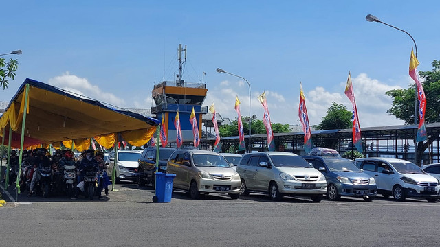 Suasana arus mudik hari Lebaran di Pelabuhan Gilimanuk, Bali, Senin (2/5/2022). Foto: Nabila Ulfa/kumparan