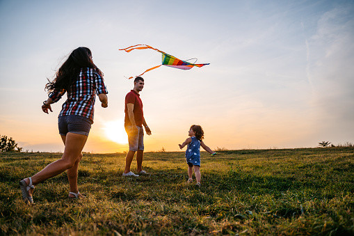 Cara membuat layang-layang dapat dilakukan oleh siapa saja. Foto: Unsplash.com