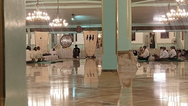 Ritual adat Wilujengan Ruwahan digelar di Pura Mangkunegaran, Kamis (17/03/2022). FOTO: Tara Wahyu