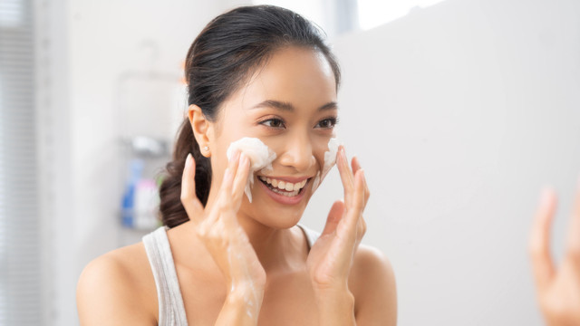 Ilustrasi ibu hamil cuci muka. Foto: TORWAISTUDIO/Shutterstock