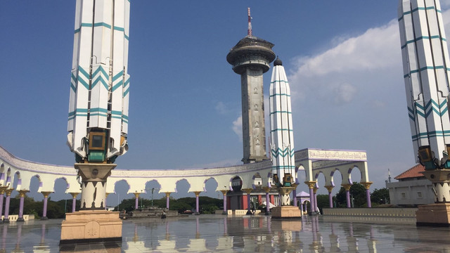 Masjid Agung Jawa Tengah bersiap menyambut bulan Ramadhan. Foto: Fadelia Fauziah Rahma/kumparan