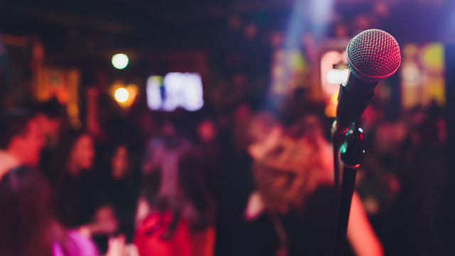 Ilustrasi live musik di Kafe. Foto: Vershinin89/Shutterstock