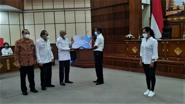 Penyerahan kompensasi bagi korban terorisme di Bali - ROB