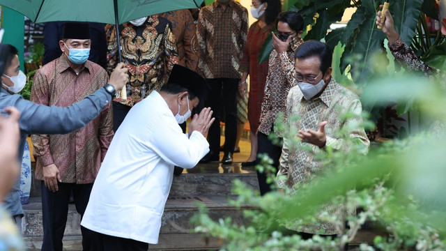 Menhan Prabowo Subianto silaturahmi ke kediaman Sultan HB X di Yogyakarta.  Foto: Angga Raka Prabowo