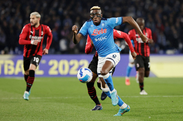 Pemain  Napoli, Victor Osimhen saat melawan AC Milan pada pertandingan Liga Italia. di Stadio Diego Armando Maradona, Naples, Italia. Foto: Ciro De Luca/Reuters
