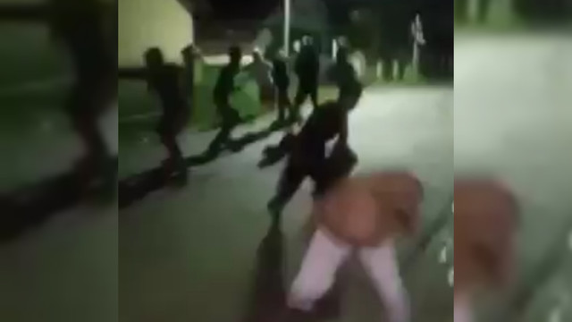 2 kelompok remaja terlibat perang sarung di Kelurahan Procot, Kecamatan Slawi, Kabupaten Tegal jelang sahur Minggu, (10/4/2022).