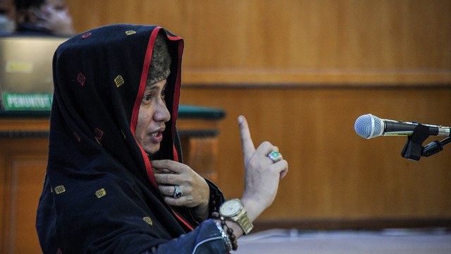 Terdakwa kasus dugaan penyebaran berita bohong Bahar Bin Smith menjalani sidang dengan agenda pembacaan eksepsi di Pengadilan Negeri Bandung, Jawa Barat, Selasa (12/4/2022). Foto: Raisan Al Farisi/ANTARA FOTO