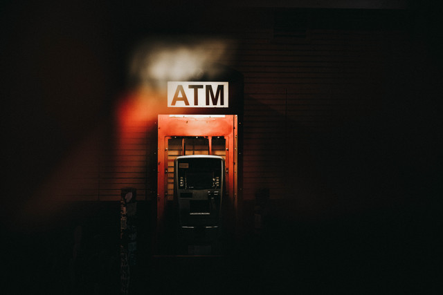 https://unsplash.com/@jakeallenmedia - cara pembayaran utbk lewat atm bni