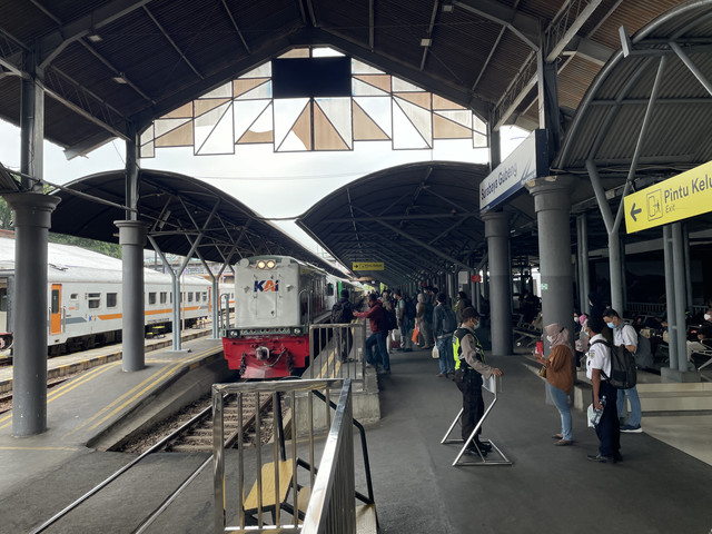 Keberangkatan KA Jarak Jauh. Foto: Dok. Daop 8 Surabaya