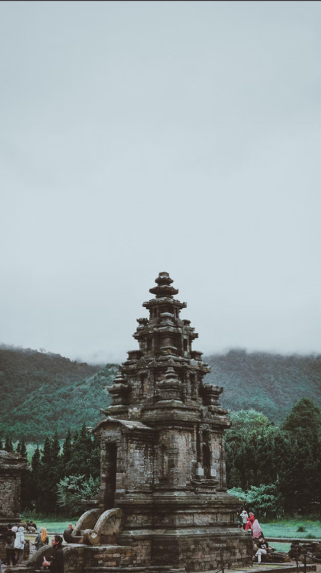 Ilustrasi Candi Dieng yang menjadi kompleks candi tertinggi d Indonesia. Foto: unsplash.com/pungkywar