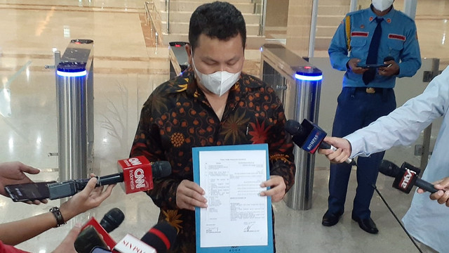 Anggota DPR PDIP Masinton Pasaribu dilaporkan ke MKD oleh Relawan Indonesia Bersatu, Senin (18/4/2022). Foto: Jacko Ryan/kumparan