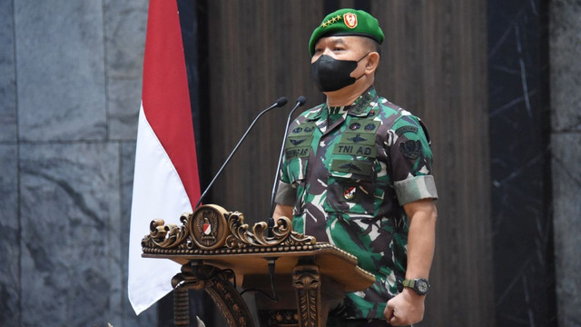 Upacara Laporan Korps Kenaikan Pangkat yang dipimpin KSAD Jenderal TNI Dudung Abdurachman di Markas Besar Angkatan Darat (Mabesad), Jakarta, Rabu (23/2/2022). Foto: TNI AD