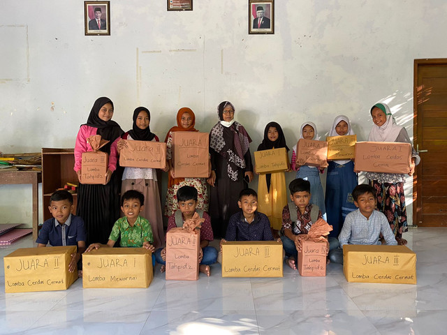 Foto bersama para juara di lomba pesantren ramadhan. (Sumber : PDD KKN MH 005 UMY).