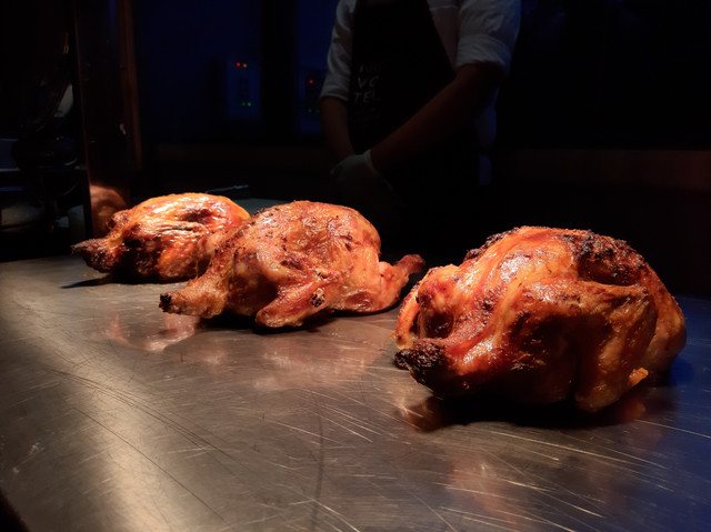 Ayam bakar bumbu rujak ala Novotel Samator Surabaya Timur. Foto-foto: Amanah Nur Asiah/Basra