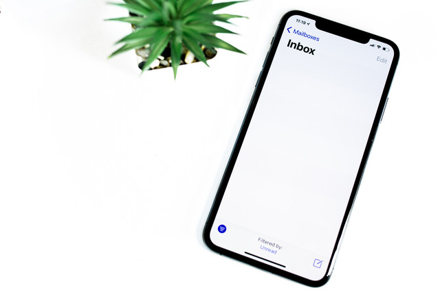 Ilustrasi Tidak Menerima Kode Verifikasi. Foto: Solen Feyissa via Unsplash