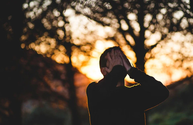 https://pixabay.com/users/stocksnap-894430/ - puisi cinta sedih