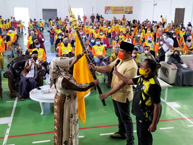 Masyarakat Kabupaten Cirebon Jawa Barat deklarasikan Baridin yang siap mengantarkan Airlangga Hartarto menangkan Pilpres 2024.(Juan)