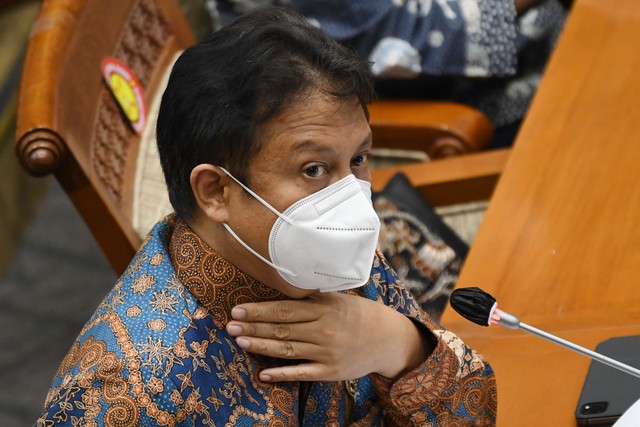 Menteri Kesehatan Budi Gunadi Sadikin menyampaikan paparannya dalam rapat kerja bersama Komisi IX di kompleks Parlemen, Senayan, Jakarta, Rabu (23/3/2022). Foto: ANTARA FOTO/Aditya Pradana Putra